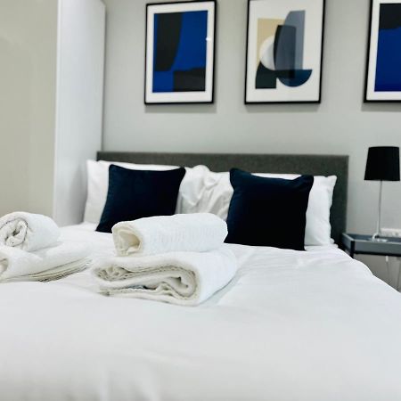 Lovely Studio Apartment With Free Parking Included! Манчестър Екстериор снимка