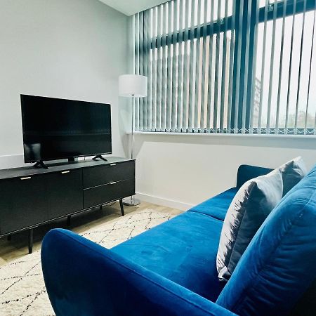 Lovely Studio Apartment With Free Parking Included! Манчестър Екстериор снимка