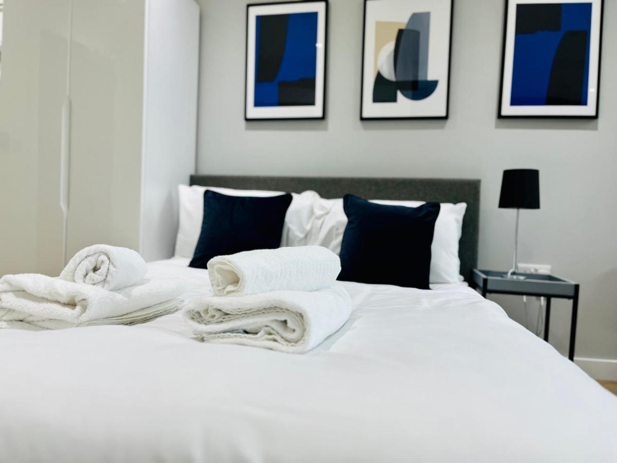 Lovely Studio Apartment With Free Parking Included! Манчестър Екстериор снимка