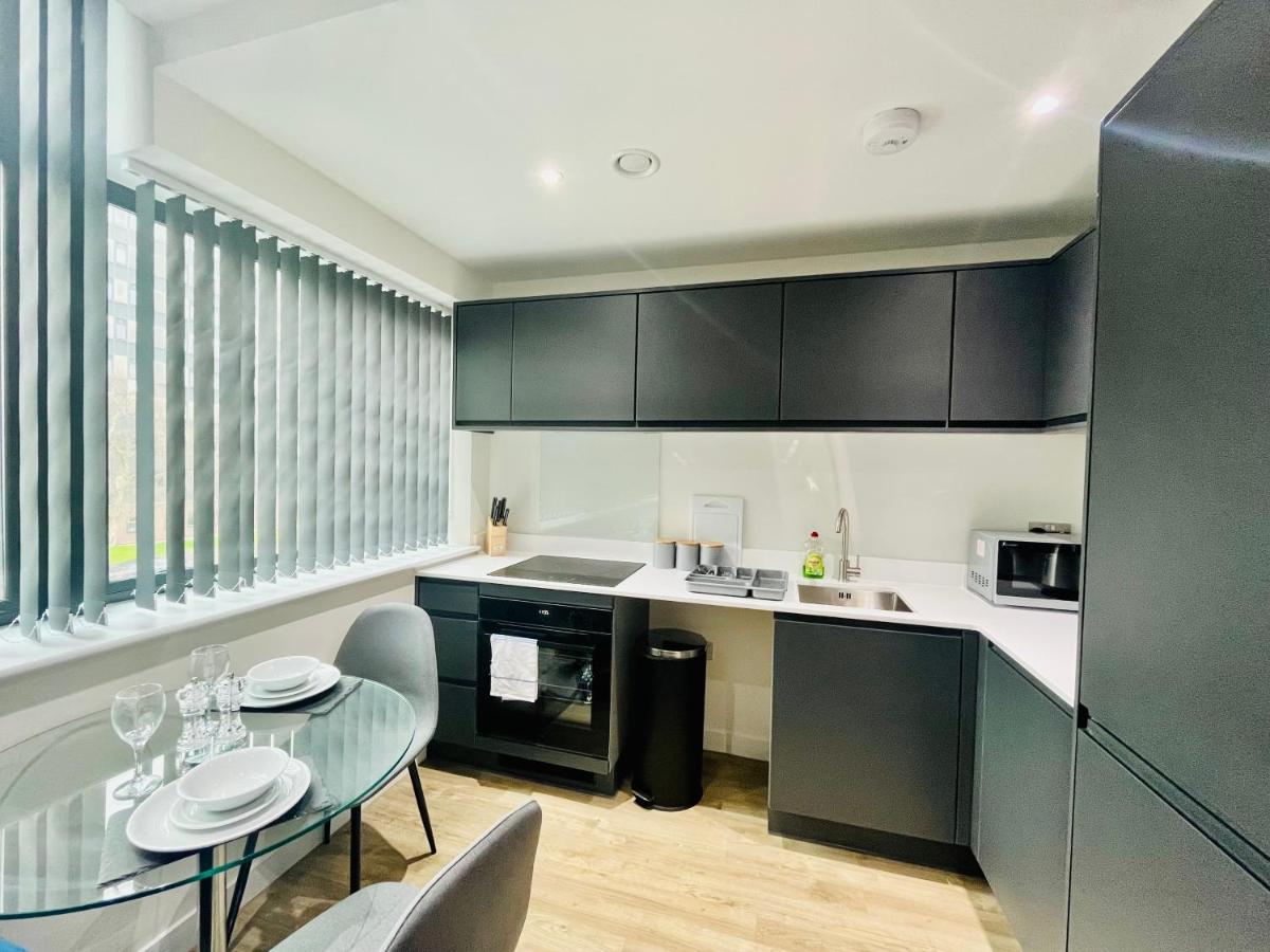 Lovely Studio Apartment With Free Parking Included! Манчестър Екстериор снимка