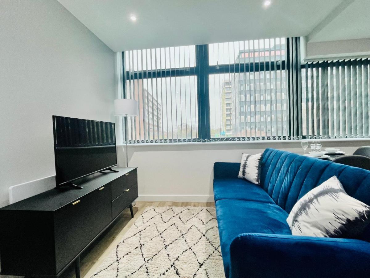 Lovely Studio Apartment With Free Parking Included! Манчестър Екстериор снимка