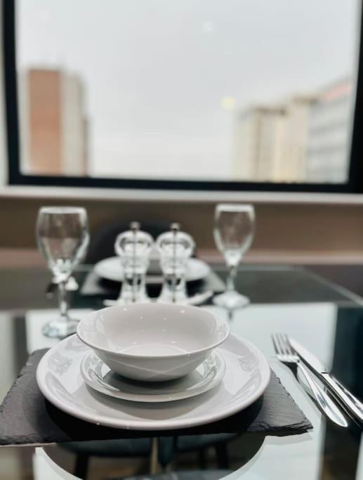 Lovely Studio Apartment With Free Parking Included! Манчестър Екстериор снимка